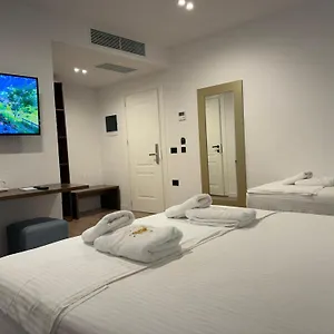The Queen's Lion Premium Sarande